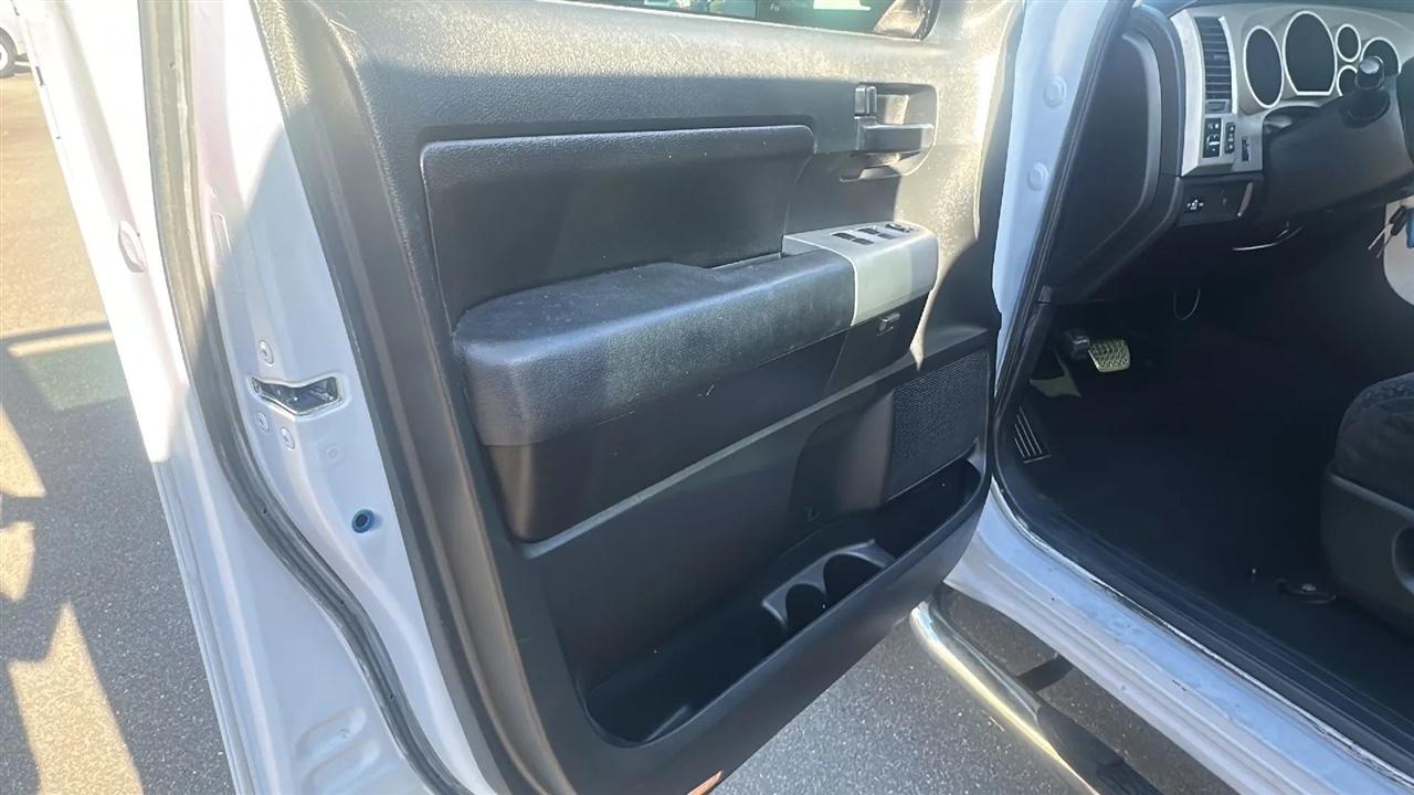 Toyota Tundra 2WD Double 145.7" 5.7L V8 SR5 (Natl 2007