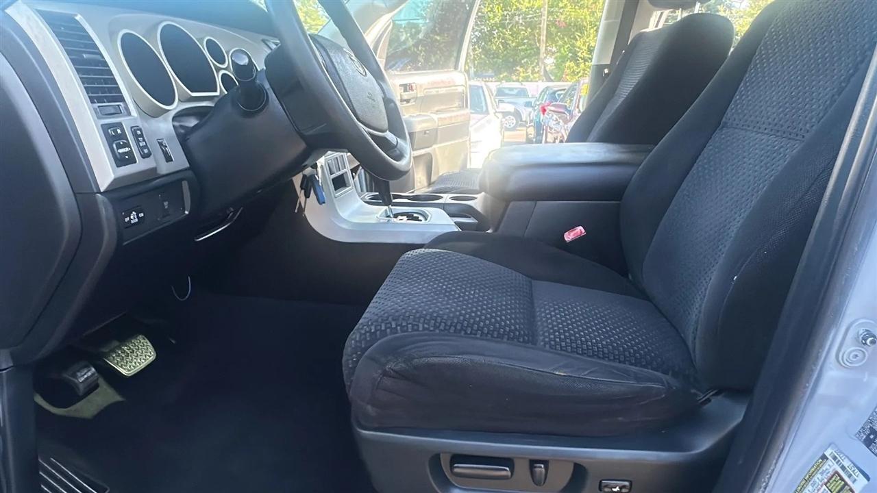 Toyota Tundra 2WD Double 145.7" 5.7L V8 SR5 (Natl 2007