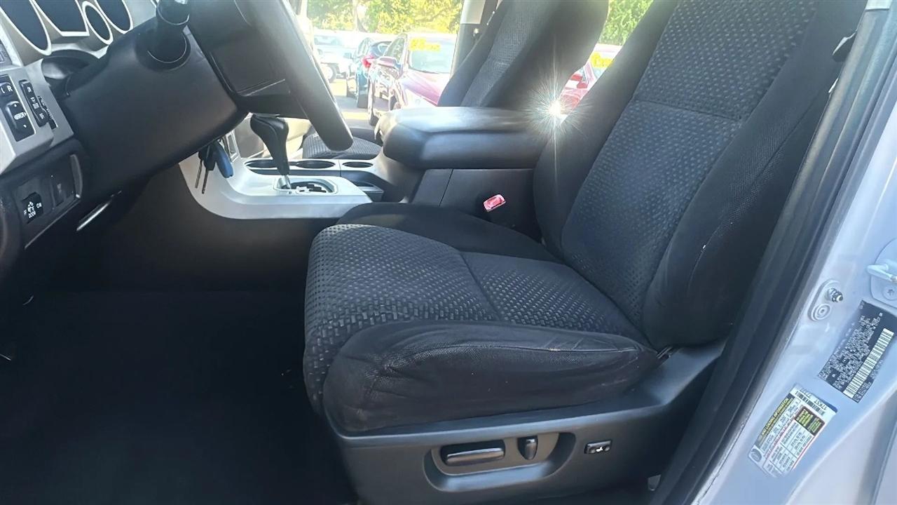 Toyota Tundra 2WD Double 145.7" 5.7L V8 SR5 (Natl 2007