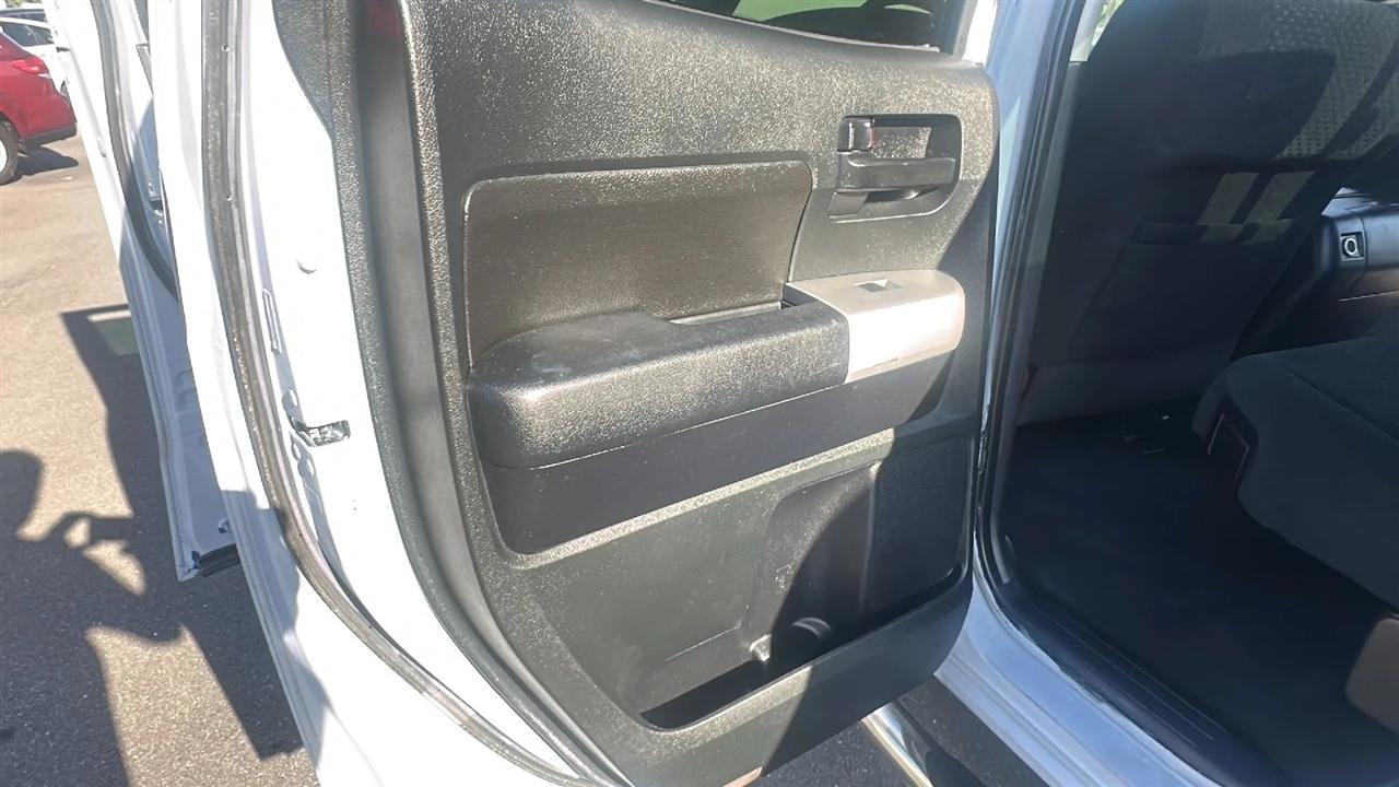 Toyota Tundra 2WD Double 145.7" 5.7L V8 SR5 (Natl 2007