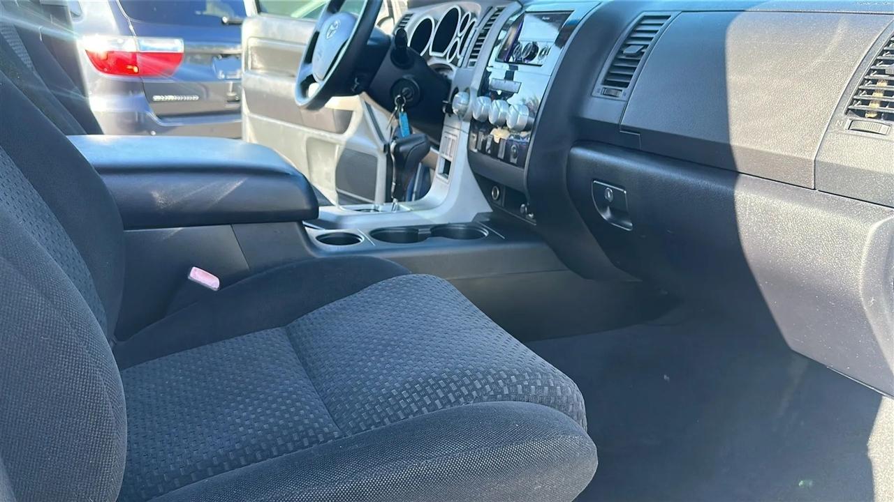 Toyota Tundra 2WD Double 145.7" 5.7L V8 SR5 (Natl 2007