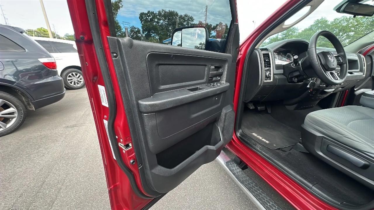 RAM 1500 4WD Quad Cab 140.5" Express 2015
