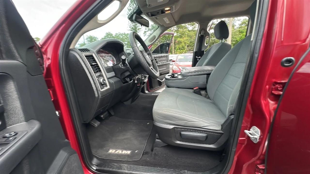 RAM 1500 4WD Quad Cab 140.5" Express 2015