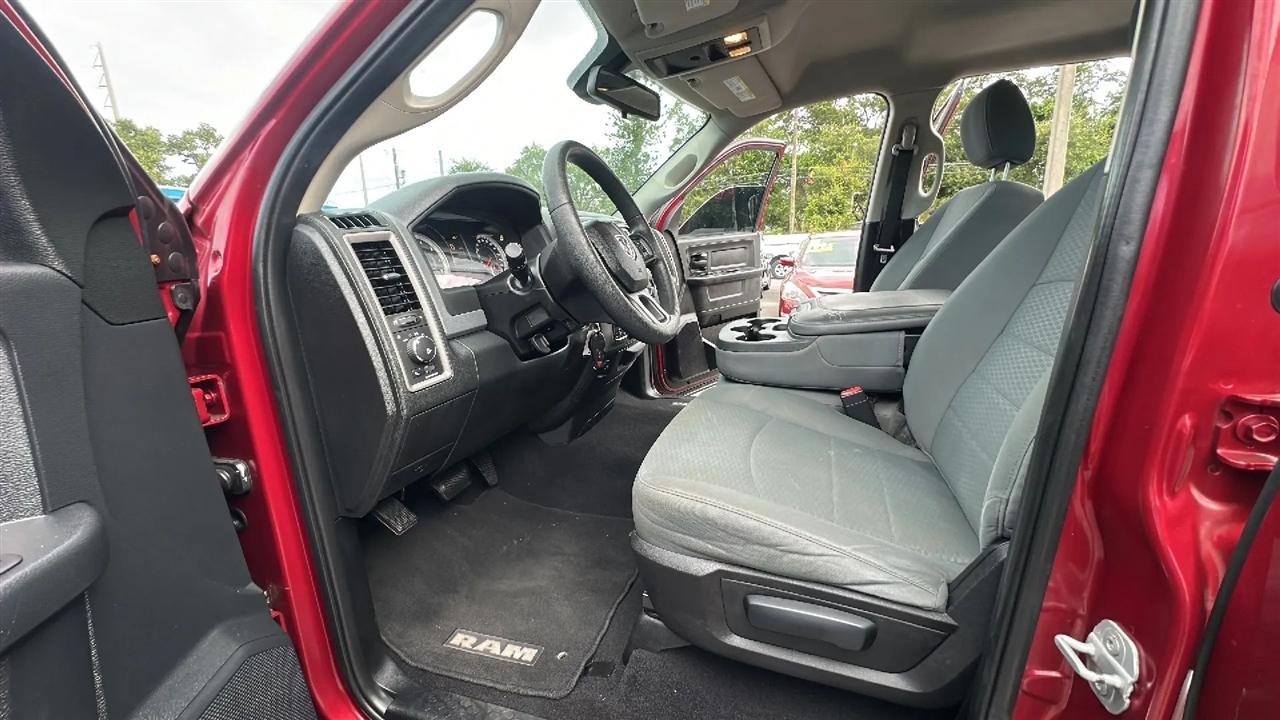 RAM 1500 4WD Quad Cab 140.5" Express 2015