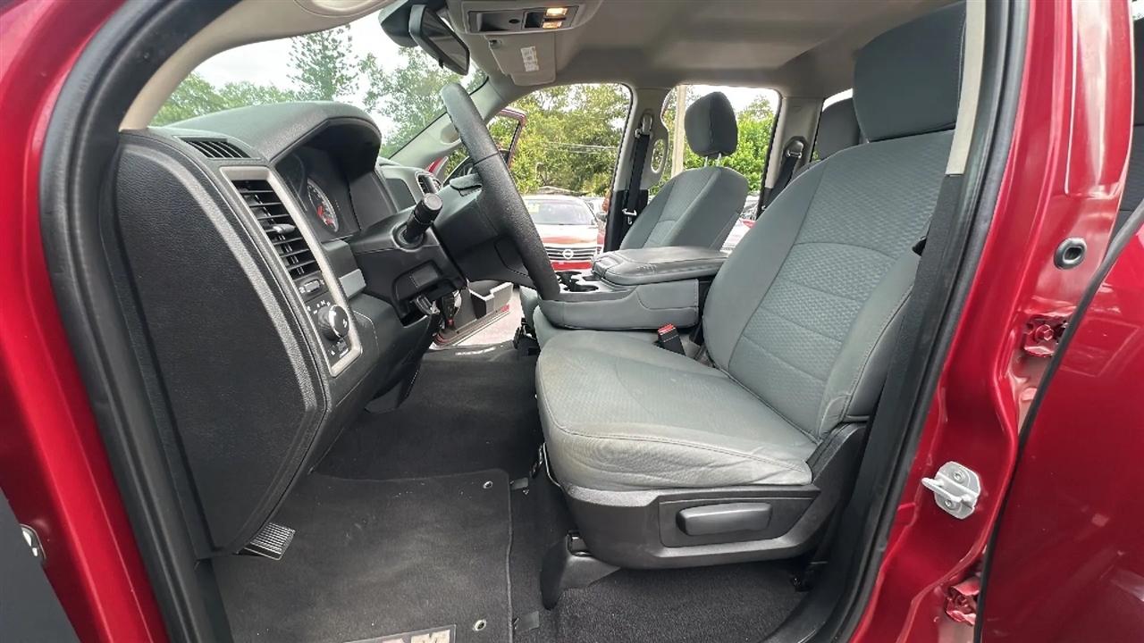 RAM 1500 4WD Quad Cab 140.5" Express 2015