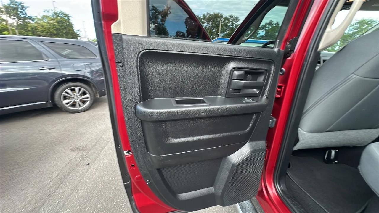 RAM 1500 4WD Quad Cab 140.5" Express 2015