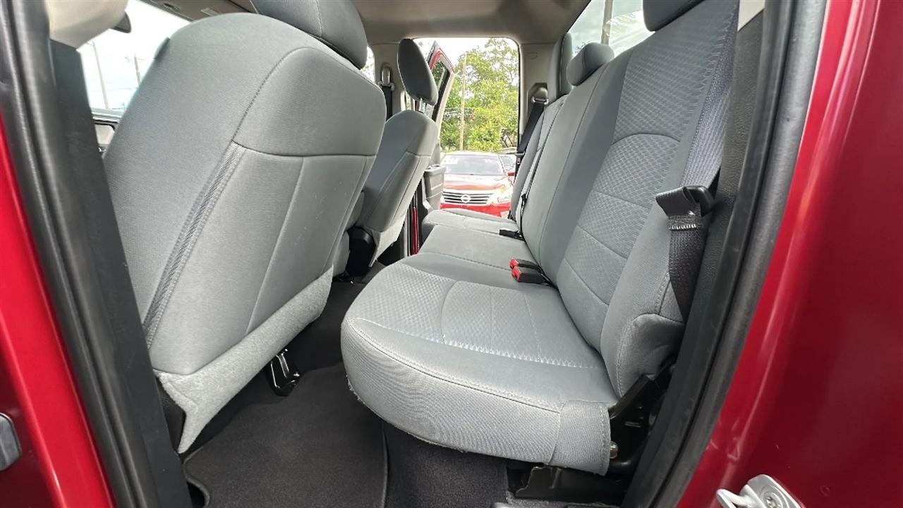 RAM 1500 4WD Quad Cab 140.5" Express 2015