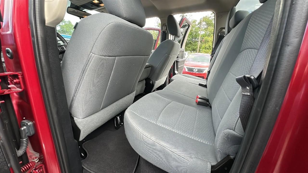 RAM 1500 4WD Quad Cab 140.5" Express 2015
