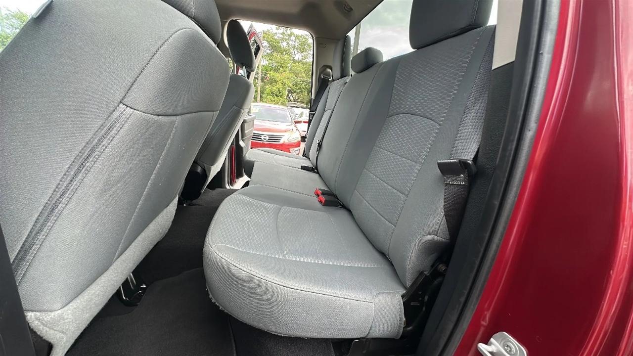 RAM 1500 4WD Quad Cab 140.5" Express 2015