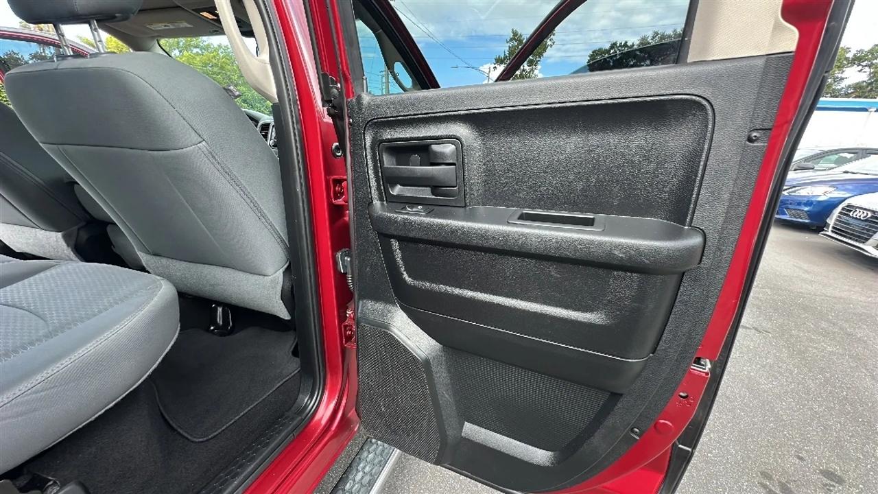 RAM 1500 4WD Quad Cab 140.5" Express 2015