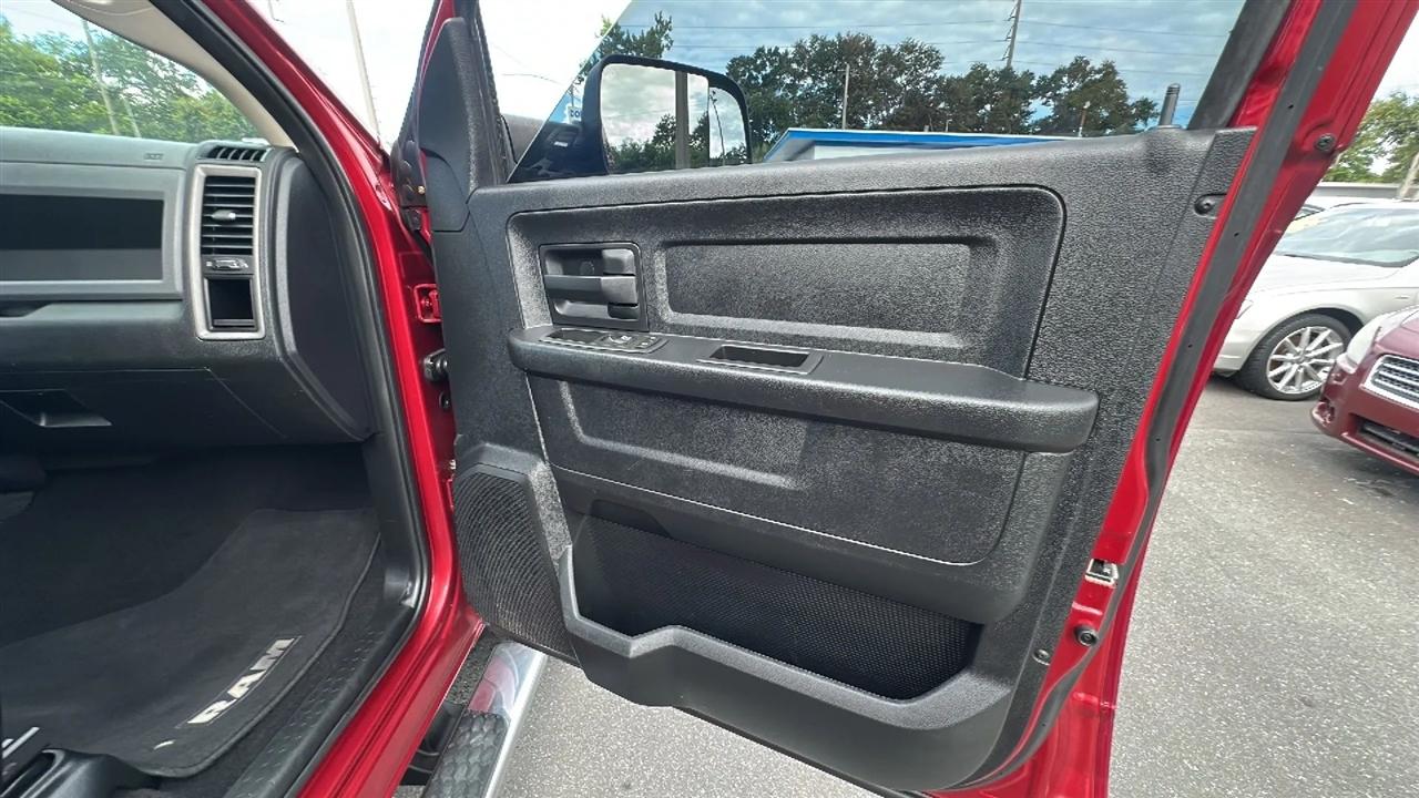 RAM 1500 4WD Quad Cab 140.5" Express 2015