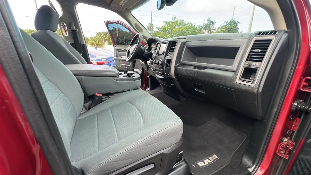 RAM 1500 4WD Quad Cab 140.5" Express 2015
