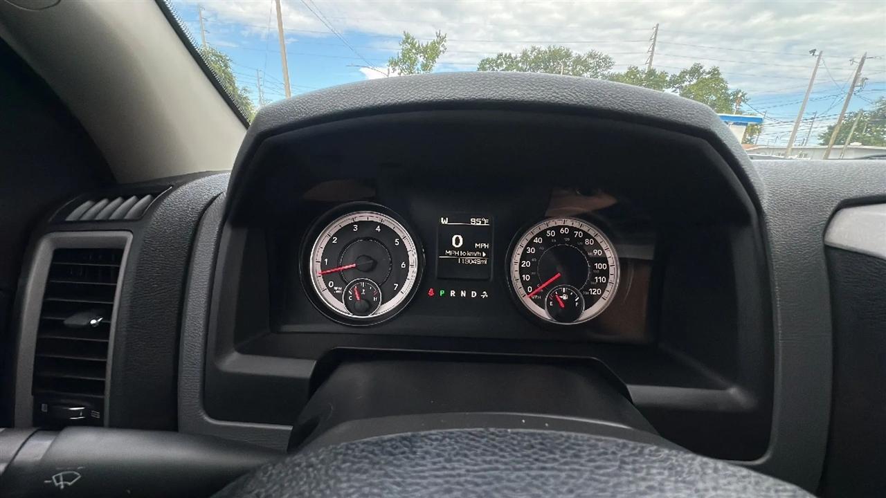 RAM 1500 4WD Quad Cab 140.5" Express 2015