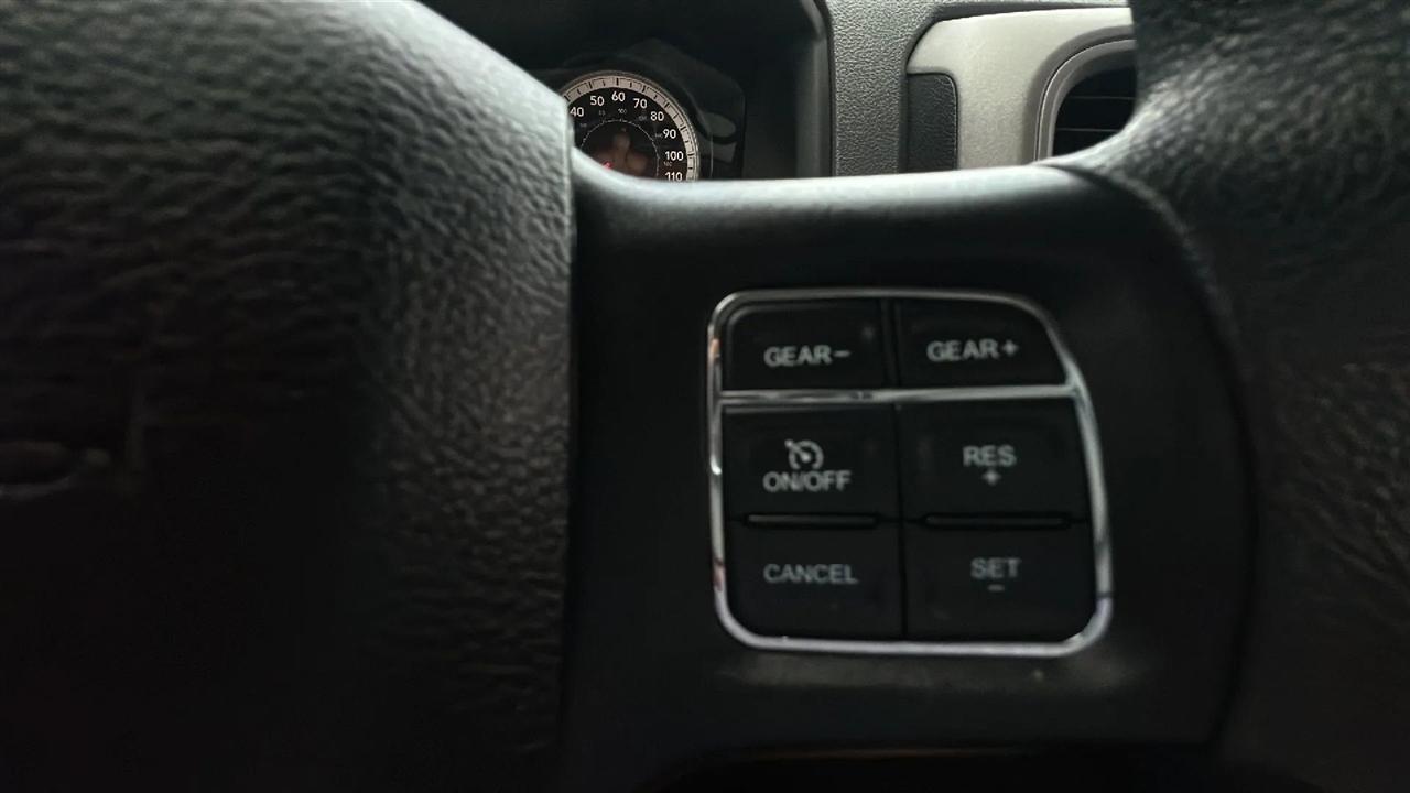 RAM 1500 4WD Quad Cab 140.5" Express 2015