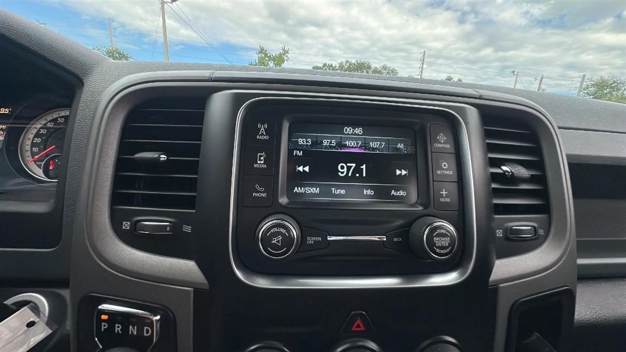 RAM 1500 4WD Quad Cab 140.5" Express 2015