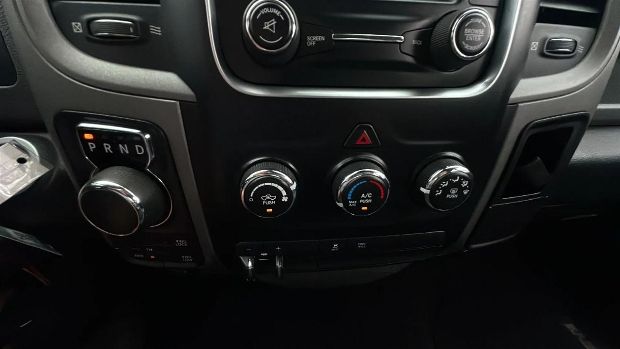 RAM 1500 4WD Quad Cab 140.5" Express 2015