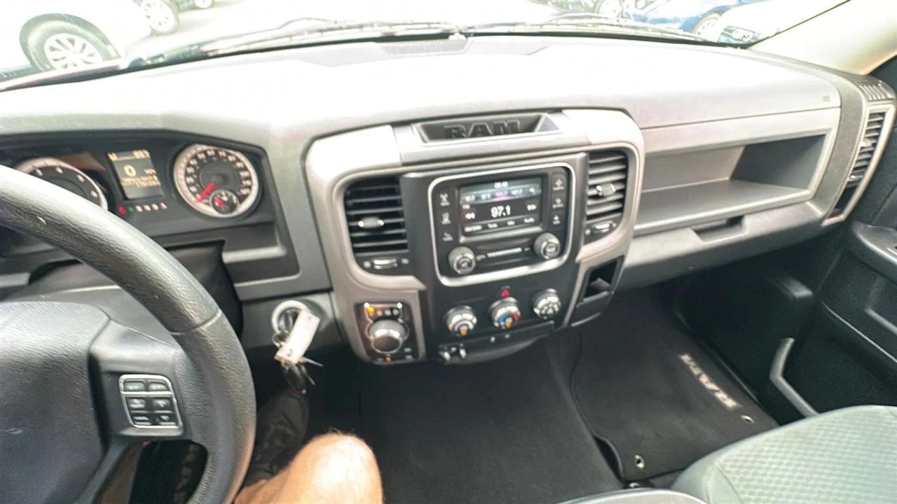 RAM 1500 4WD Quad Cab 140.5" Express 2015