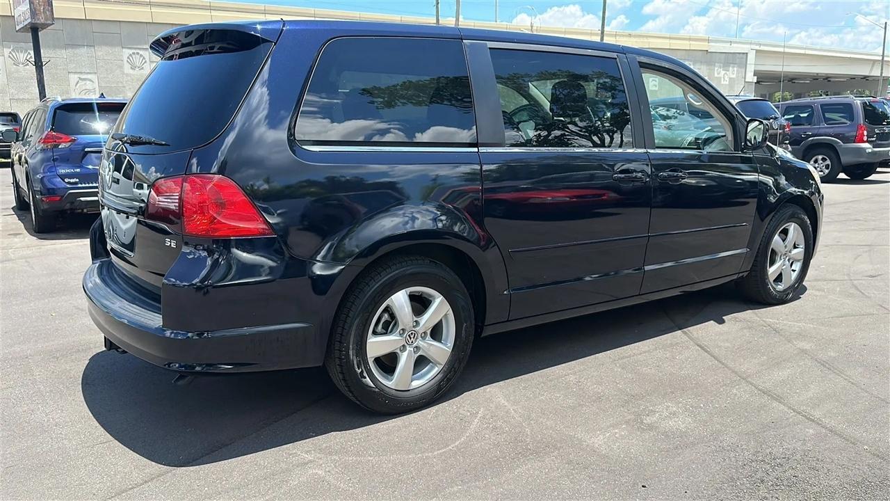 Volkswagen Routan 4dr Wgn SE 2010