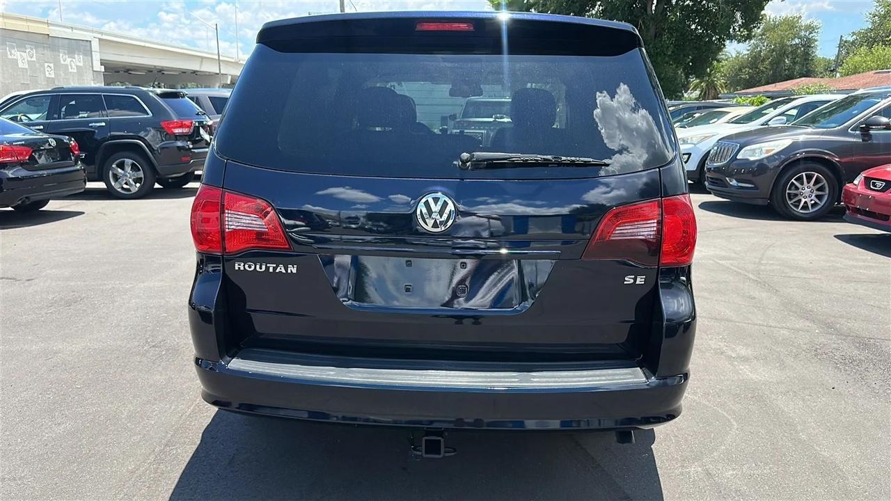 Volkswagen Routan 4dr Wgn SE 2010