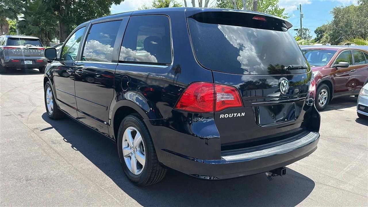 Volkswagen Routan 4dr Wgn SE 2010