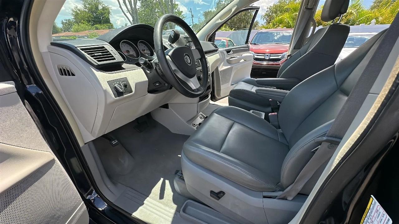 Volkswagen Routan 4dr Wgn SE 2010
