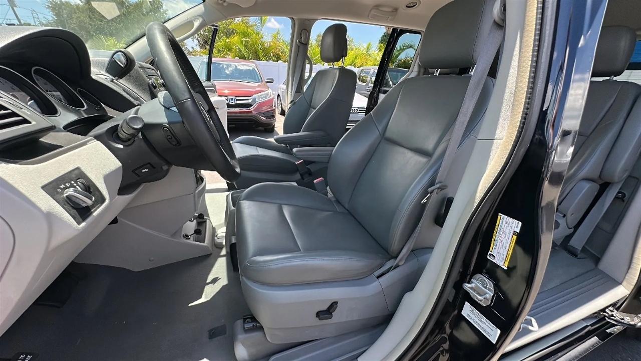 Volkswagen Routan 4dr Wgn SE 2010