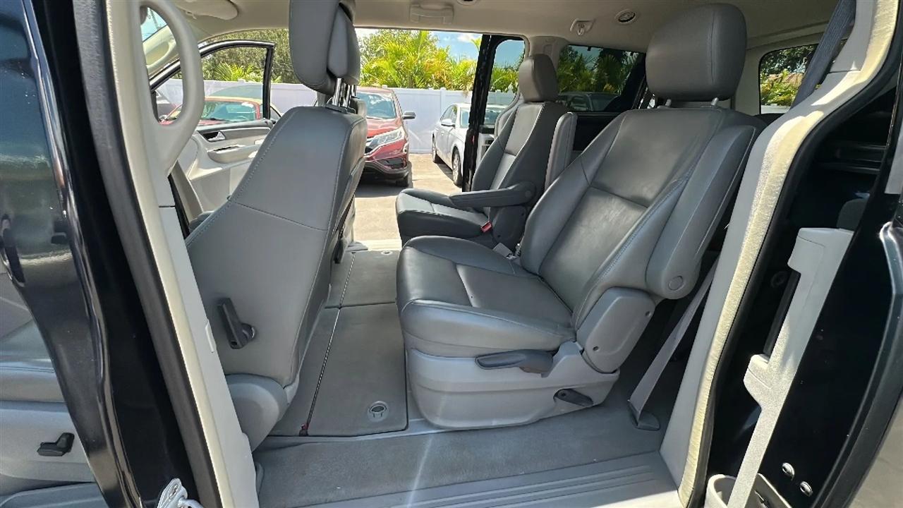 Volkswagen Routan 4dr Wgn SE 2010