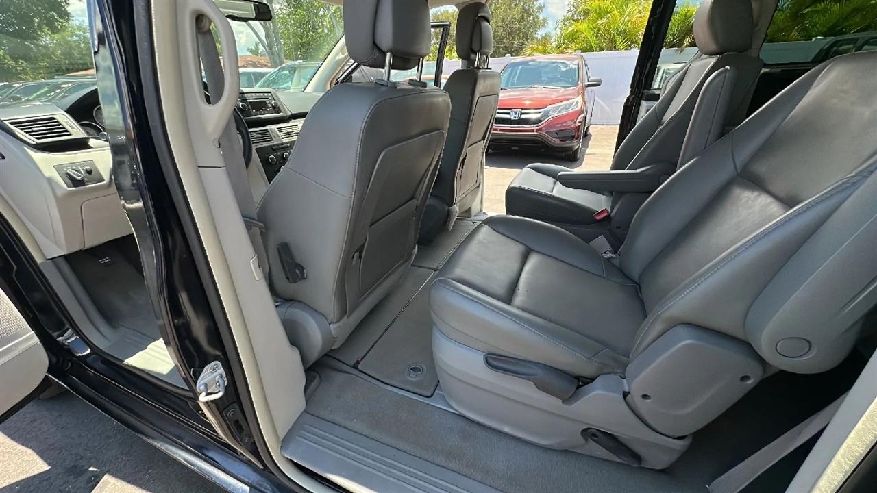 Volkswagen Routan 4dr Wgn SE 2010