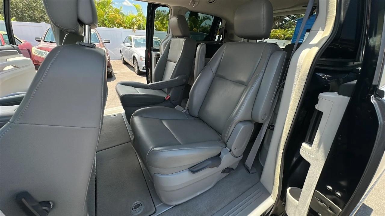 Volkswagen Routan 4dr Wgn SE 2010