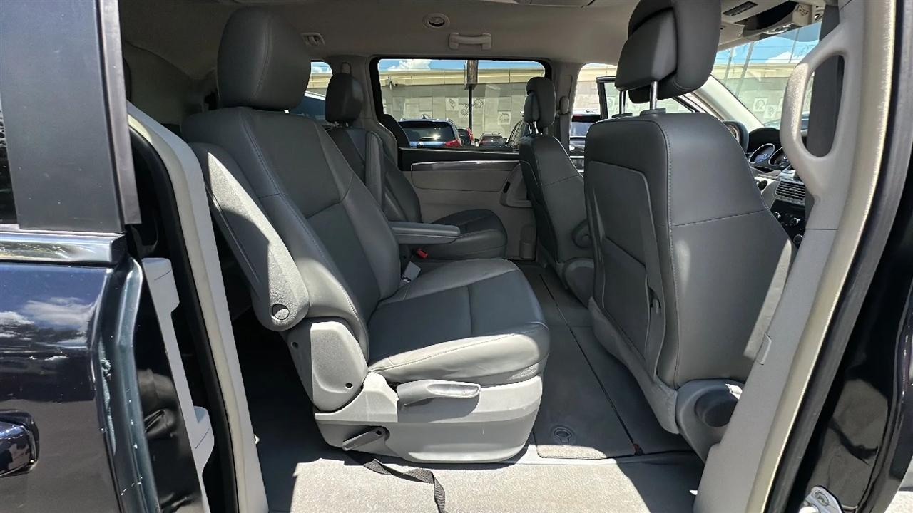 Volkswagen Routan 4dr Wgn SE 2010