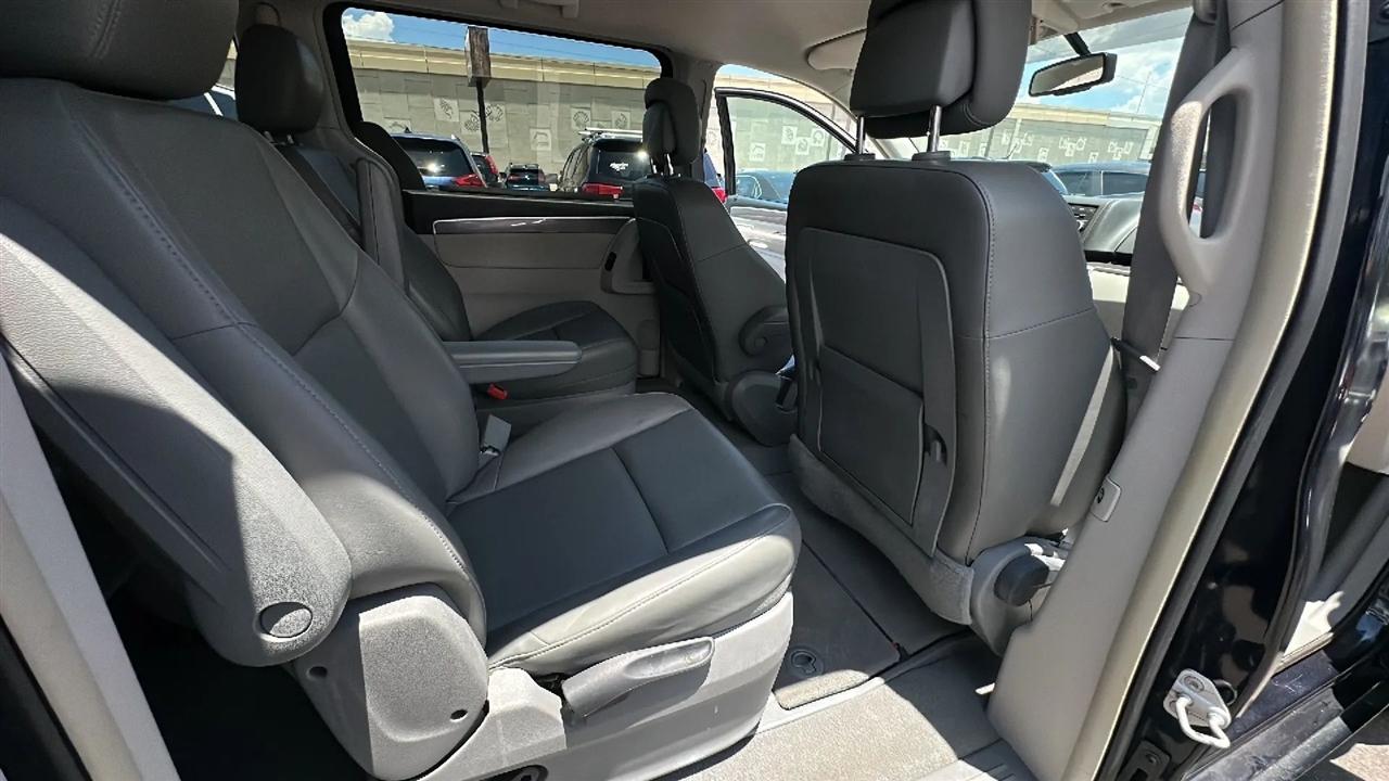 Volkswagen Routan 4dr Wgn SE 2010