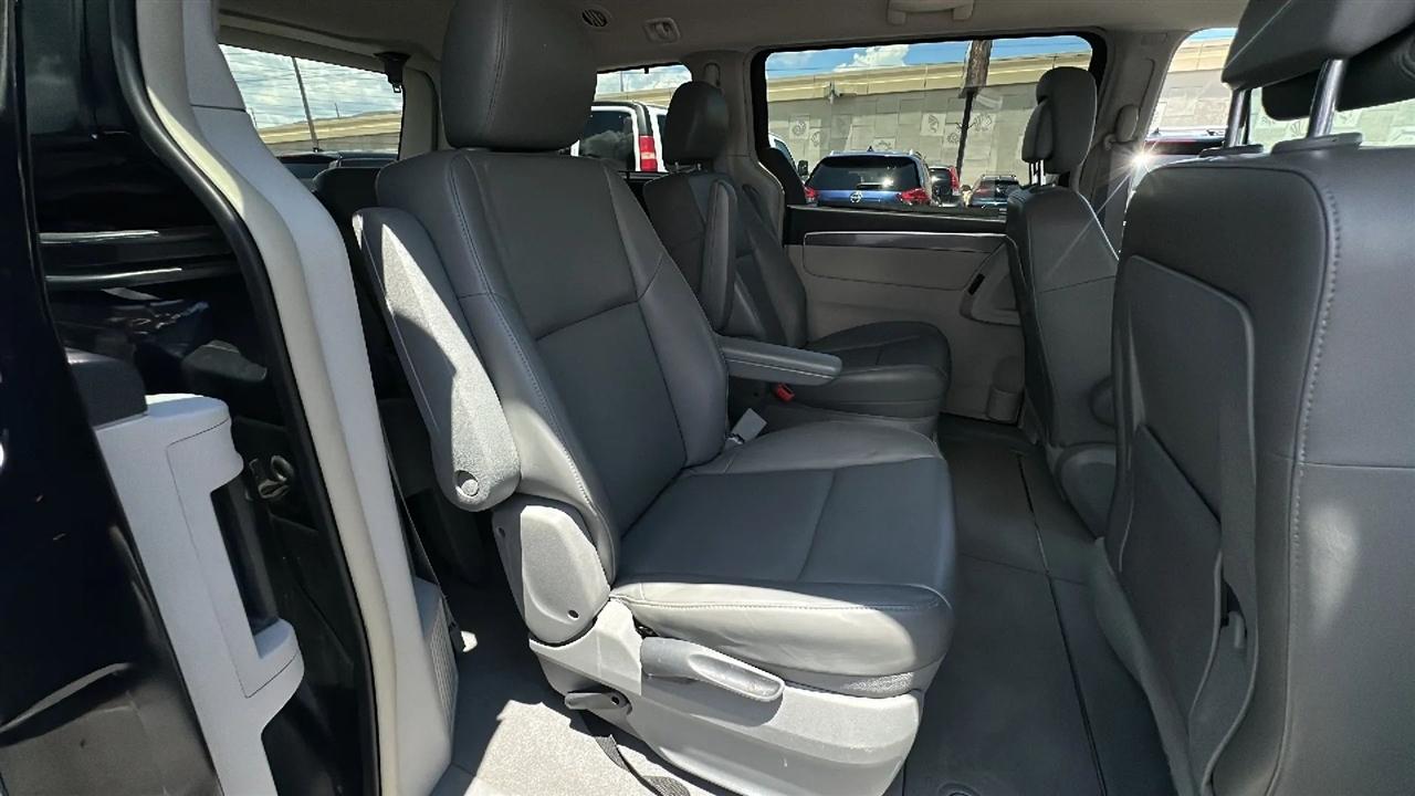 Volkswagen Routan 4dr Wgn SE 2010