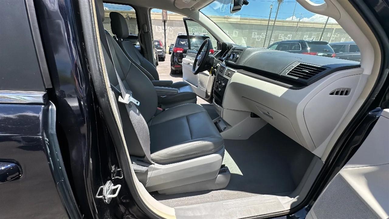 Volkswagen Routan 4dr Wgn SE 2010