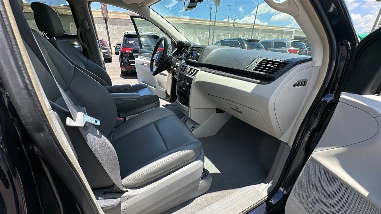 Volkswagen Routan 4dr Wgn SE 2010