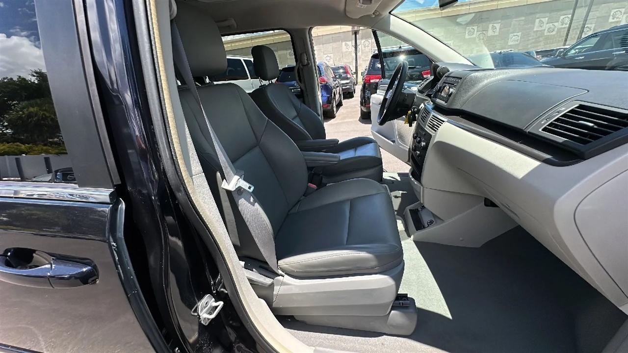Volkswagen Routan 4dr Wgn SE 2010