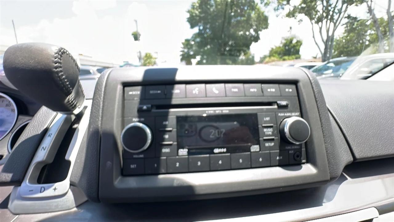 Volkswagen Routan 4dr Wgn SE 2010
