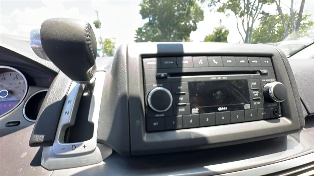 Volkswagen Routan 4dr Wgn SE 2010