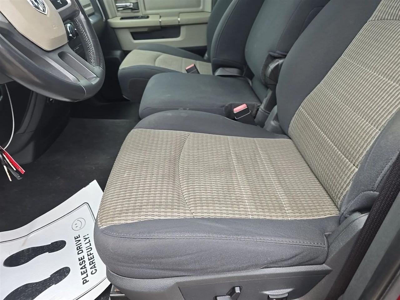 RAM 1500 4WD Quad Cab 140.5" Big Horn 2011