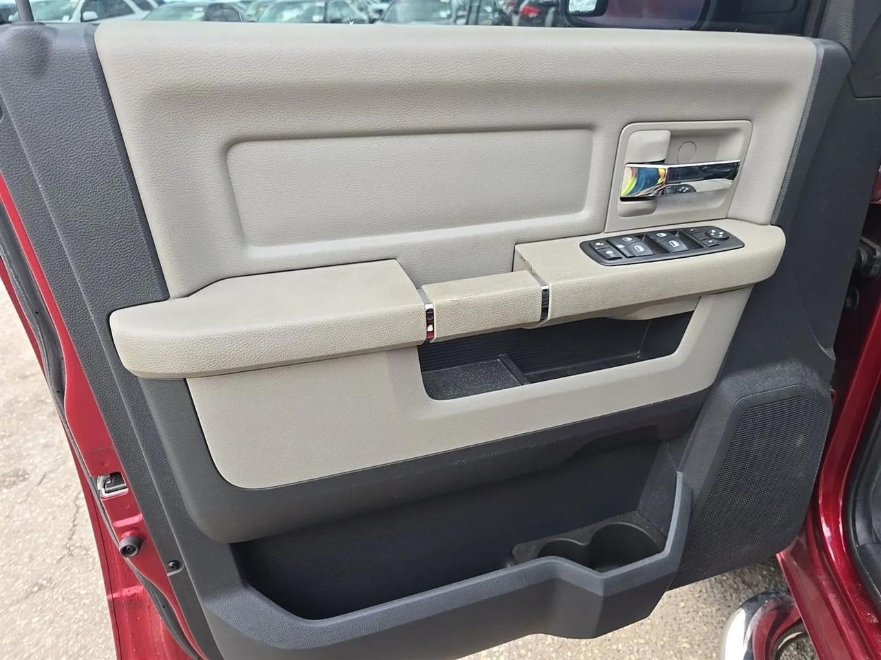 RAM 1500 4WD Quad Cab 140.5" Big Horn 2011