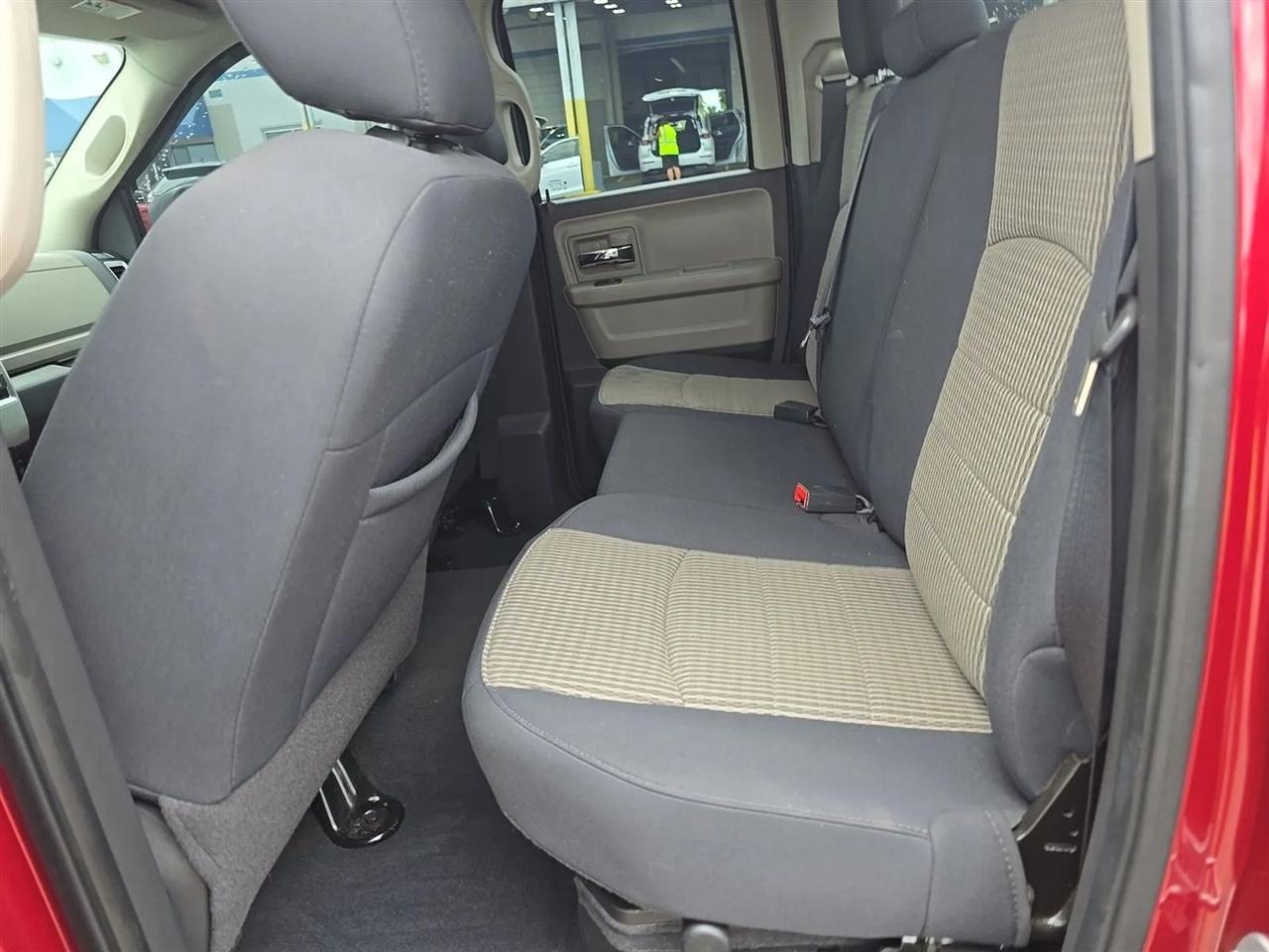 RAM 1500 4WD Quad Cab 140.5" Big Horn 2011