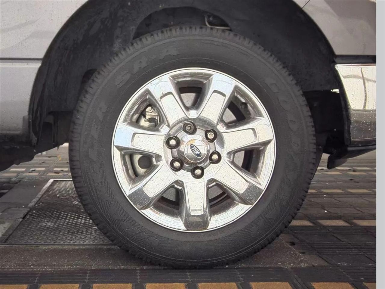 Ford F-150 2WD SuperCrew 145" Platinum 2013