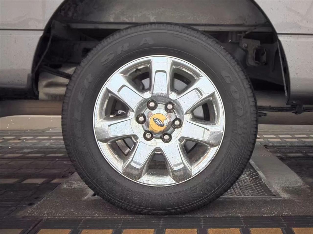 Ford F-150 2WD SuperCrew 145" Platinum 2013