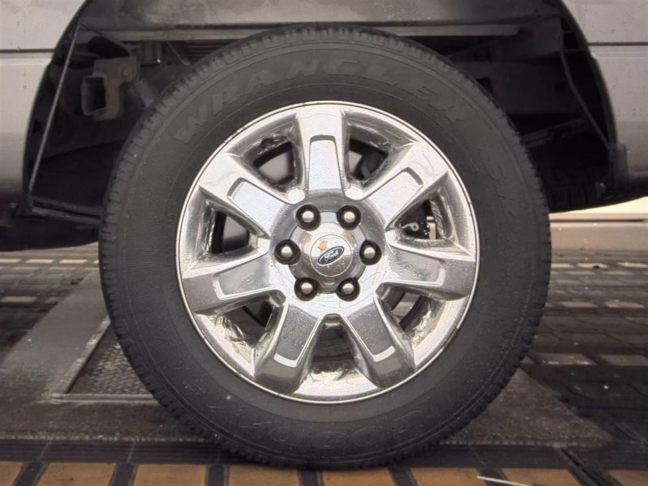 Ford F-150 2WD SuperCrew 145" Platinum 2013