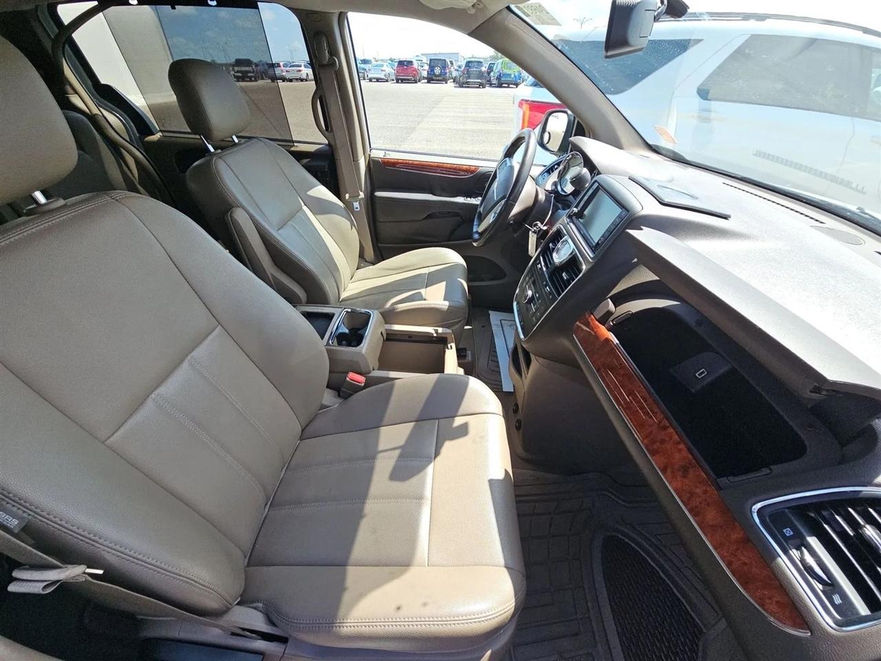 Chrysler Town & Country 4dr Wgn Touring 2014