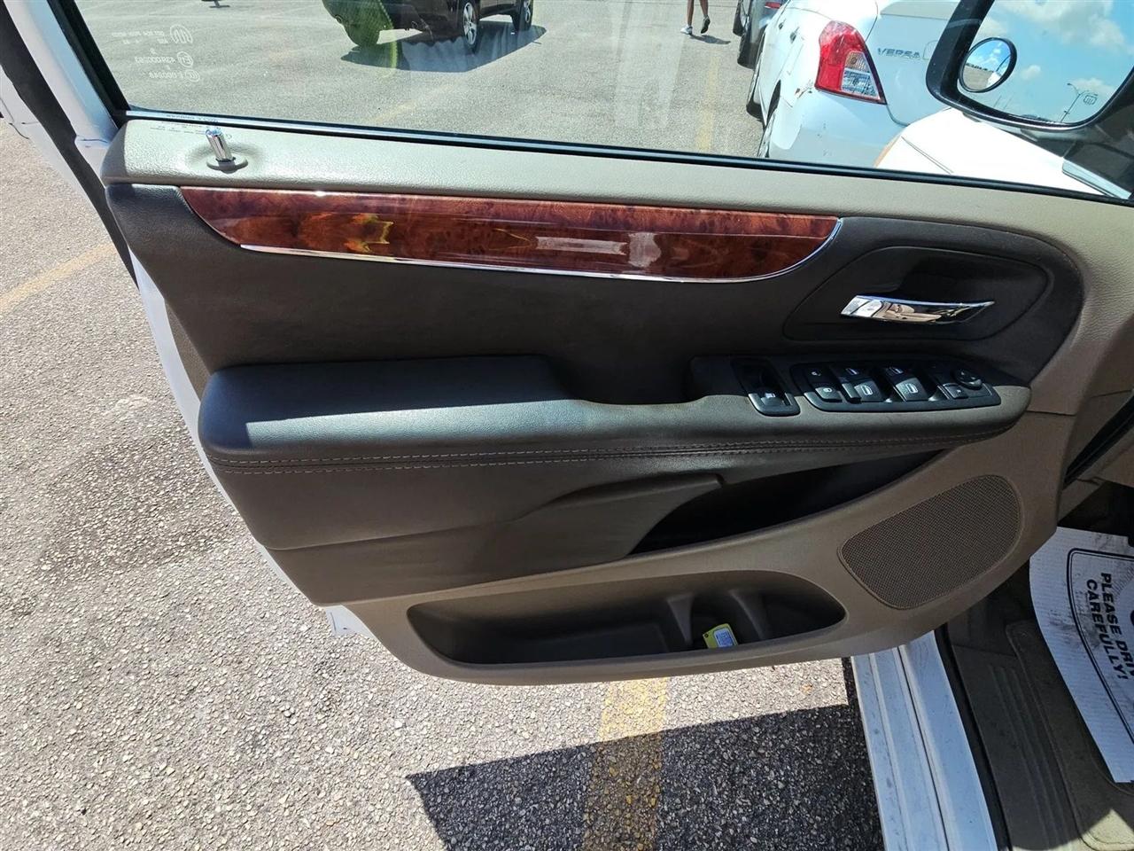 Chrysler Town & Country 4dr Wgn Touring 2014