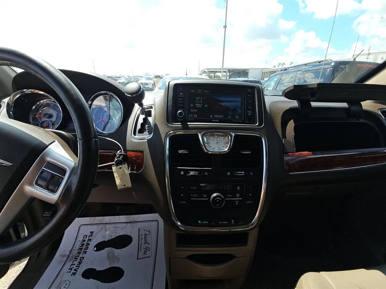 Chrysler Town & Country 4dr Wgn Touring 2014