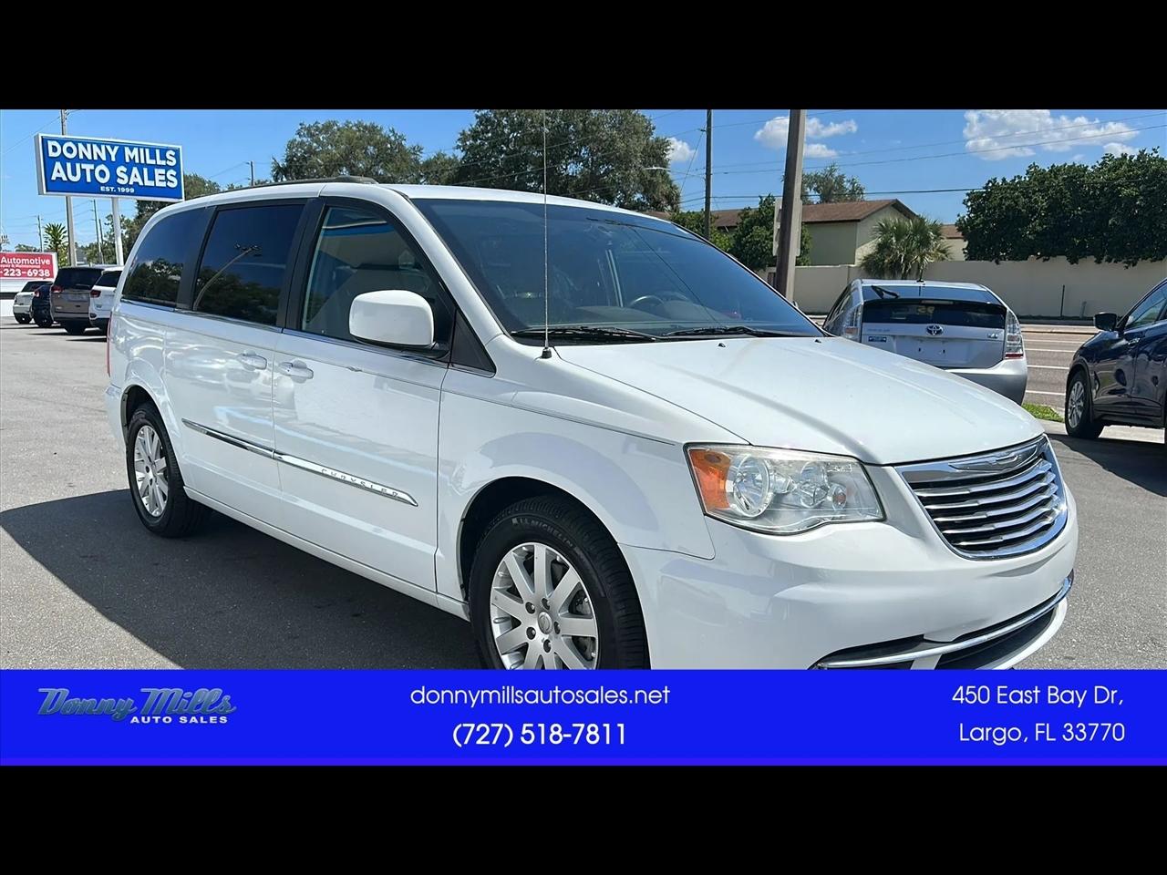 2014 Chrysler Town & Country Touring Minivan 4D