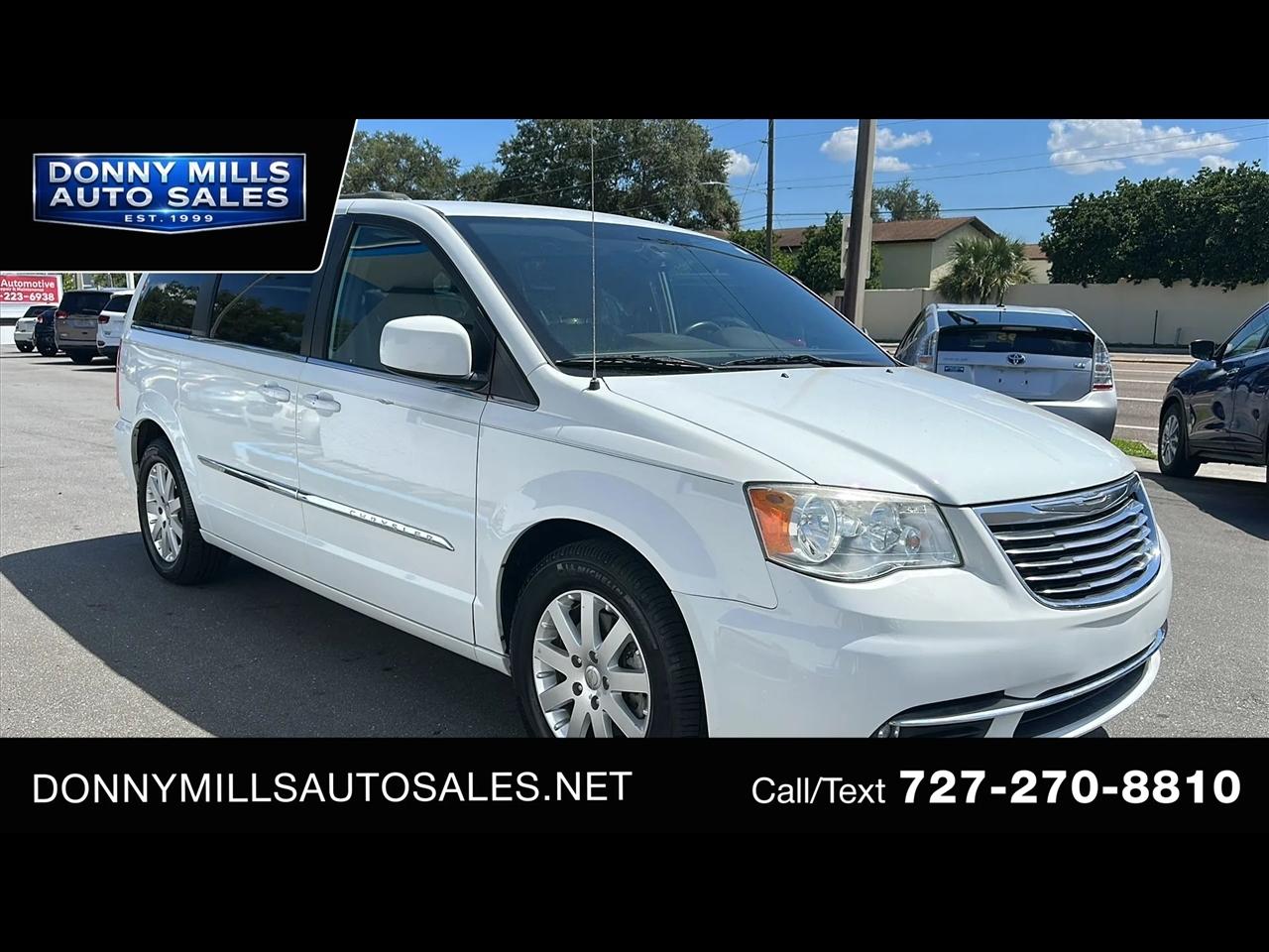 2014 Chrysler Town & Country Touring Minivan 4D