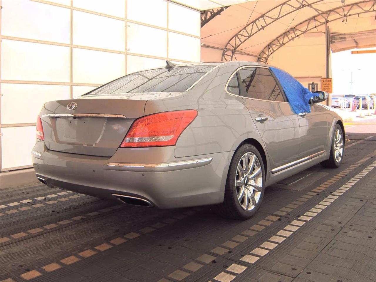 Hyundai Equus 4dr Sdn Signature 2012
