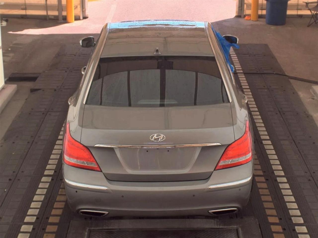 Hyundai Equus 4dr Sdn Signature 2012